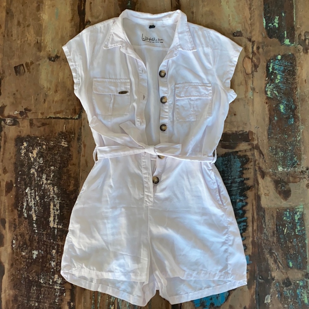 Wawa & Denim White Button up romper. Sz S